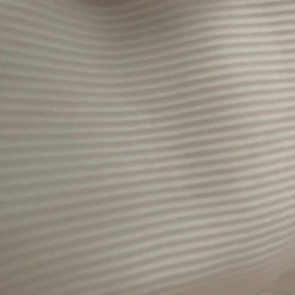 Good American Off the Shoulder White Crop Top - Picture 3 of 3